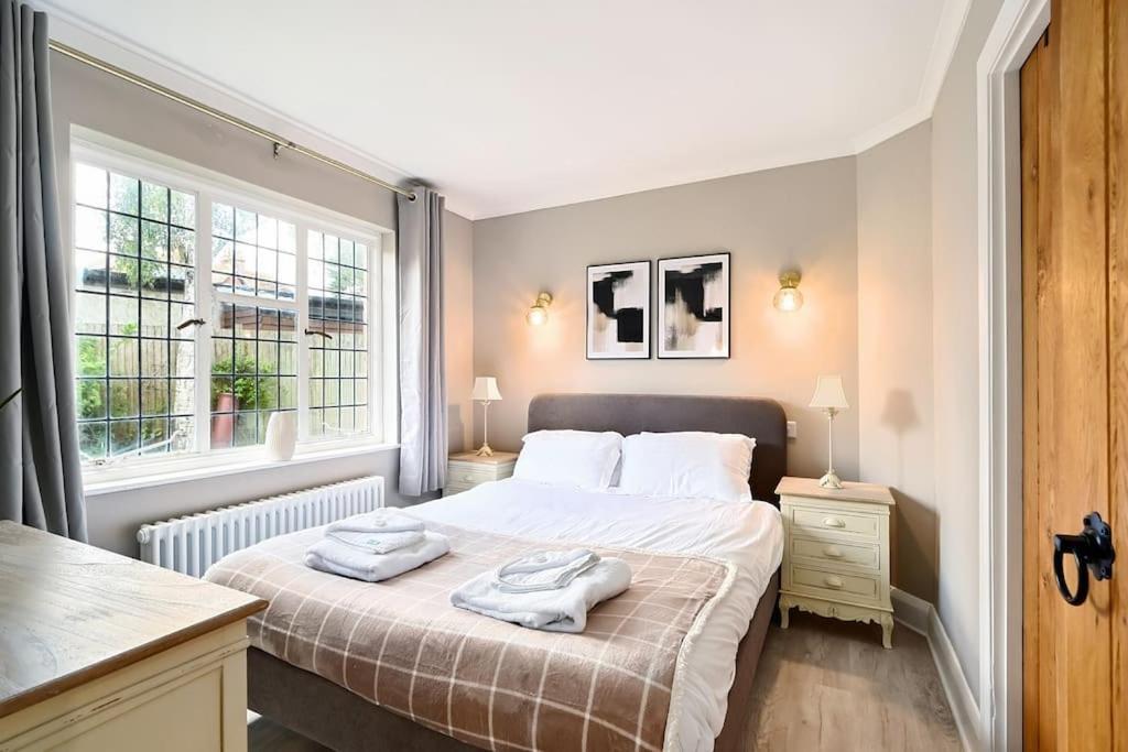 The Garden Flat At Walnut Tree House Apartman Rustington Kültér fotó