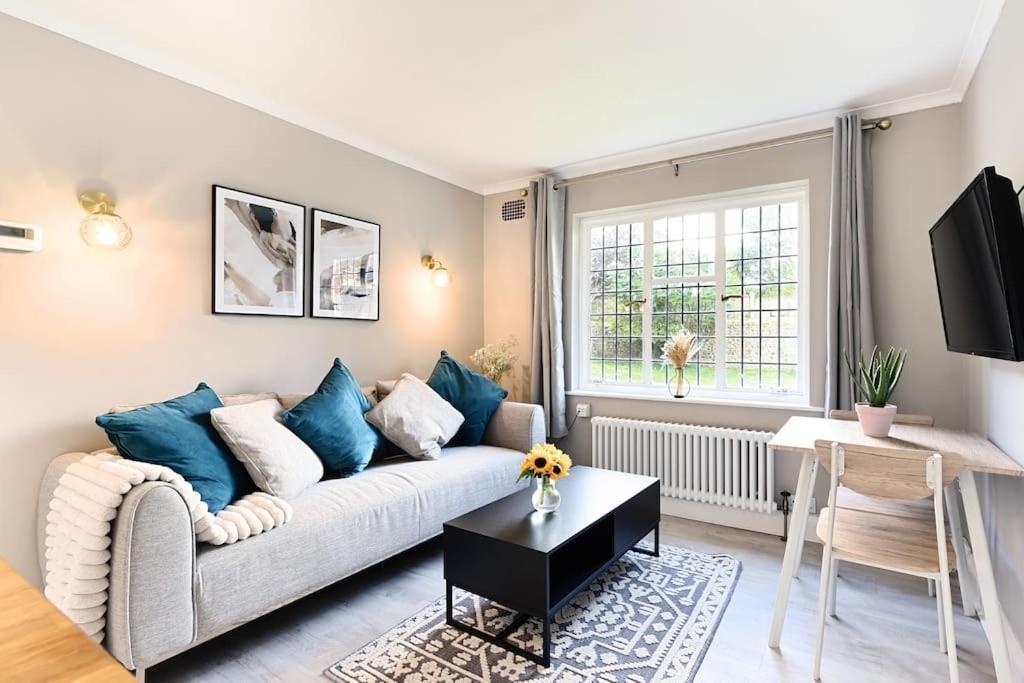The Garden Flat At Walnut Tree House Apartman Rustington Kültér fotó