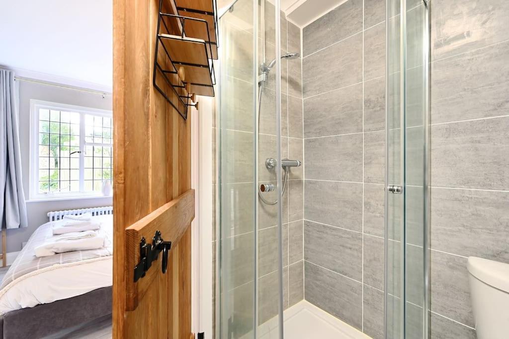 The Garden Flat At Walnut Tree House Apartman Rustington Kültér fotó